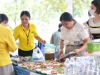 การจำหน่ายอาหาร เครื่องดื่ม และช้อนไข่ลุ้นโชค ก่อนงานประจำปี ... Image 65