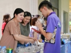 การจำหน่ายอาหาร เครื่องดื่ม และช้อนไข่ลุ้นโชค ก่อนงานประจำปี ... Image 102