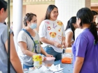 การจำหน่ายอาหาร เครื่องดื่ม และช้อนไข่ลุ้นโชค ก่อนงานประจำปี ... Image 204
