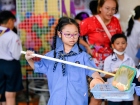 การจำหน่ายอาหาร เครื่องดื่ม และช้อนไข่ลุ้นโชค ก่อนงานประจำปี ... Image 372