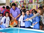 การจำหน่ายอาหาร เครื่องดื่ม และช้อนไข่ลุ้นโชค ก่อนงานประจำปี ... Image 376