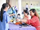 การจำหน่ายอาหาร เครื่องดื่ม และช้อนไข่ลุ้นโชค ก่อนงานประจำปี ... Image 381