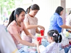 การจำหน่ายอาหาร เครื่องดื่ม และช้อนไข่ลุ้นโชค ก่อนงานประจำปี ... Image 391