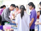 การจำหน่ายอาหาร เครื่องดื่ม และช้อนไข่ลุ้นโชค ก่อนงานประจำปี ... Image 393