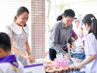 การจำหน่ายอาหาร เครื่องดื่ม และช้อนไข่ลุ้นโชค ก่อนงานประจำปี ... Image 395