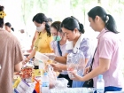 การจำหน่ายอาหาร เครื่องดื่ม และช้อนไข่ลุ้นโชค ก่อนงานประจำปี ... Image 398