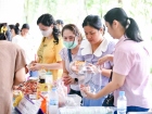 การจำหน่ายอาหาร เครื่องดื่ม และช้อนไข่ลุ้นโชค ก่อนงานประจำปี ... Image 399