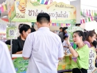 การจำหน่ายอาหาร เครื่องดื่ม และช้อนไข่ลุ้นโชค ก่อนงานประจำปี ... Image 413