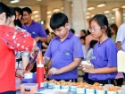 การจำหน่ายอาหาร เครื่องดื่ม และช้อนไข่ลุ้นโชค ก่อนงานประจำปี ... Image 436