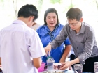 การจำหน่ายอาหาร เครื่องดื่ม และช้อนไข่ลุ้นโชค ก่อนงานประจำปี ... Image 447