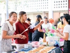 การจำหน่ายอาหาร เครื่องดื่ม และช้อนไข่ลุ้นโชค ก่อนงานประจำปี ... Image 452