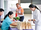 พิธีมอบประกาศนียบัตรแก่ครอบครัวเจ้าภาพ โครงการแลกเปลี่ยนการศ ... Image 35