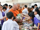 พิธีทำบุญตักบาตร เพื่อถวายเป็นพระราชกุศลแด่ สมเด็จพระนางเจ้า ... Image 108