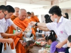 พิธีทำบุญตักบาตร เพื่อถวายเป็นพระราชกุศลแด่ สมเด็จพระนางเจ้า ... Image 117