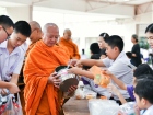พิธีทำบุญตักบาตร เพื่อถวายเป็นพระราชกุศลแด่ สมเด็จพระนางเจ้า ... Image 122