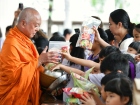 พิธีทำบุญตักบาตร เพื่อถวายเป็นพระราชกุศลแด่ สมเด็จพระนางเจ้า ... Image 140