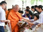 พิธีทำบุญตักบาตร เพื่อถวายเป็นพระราชกุศลแด่ สมเด็จพระนางเจ้า ... Image 141
