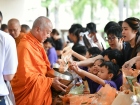 พิธีทำบุญตักบาตร เพื่อถวายเป็นพระราชกุศลแด่ สมเด็จพระนางเจ้า ... Image 143