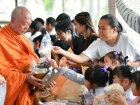 พิธีทำบุญตักบาตร เพื่อถวายเป็นพระราชกุศลแด่ สมเด็จพระนางเจ้า ... Image 145