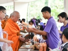 พิธีทำบุญตักบาตร เพื่อถวายเป็นพระราชกุศลแด่ สมเด็จพระนางเจ้า ... Image 148