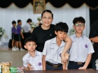 พิธีทำบุญตักบาตร เพื่อถวายเป็นพระราชกุศลแด่ สมเด็จพระนางเจ้า ... Image 13