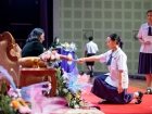 พิธีมอบประกาศนียบัตรแก่ผู้สำเร็จการศึกษาตามหลักสูตรการศึกษาภ ... Image 76