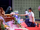 พิธีมอบประกาศนียบัตรแก่ผู้สำเร็จการศึกษาตามหลักสูตรการศึกษาภ ... Image 105