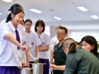 พิธีหล่อเทียนพรรษา เนื่องในวันอาสาฬหบูชาและวันเข้าพรรษา ประจ ... Image 40