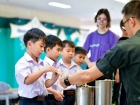 พิธีหล่อเทียนพรรษา เนื่องในวันอาสาฬหบูชาและวันเข้าพรรษา ประจ ... Image 99