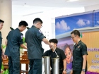 พิธีหล่อเทียนพรรษา เนื่องในวันอาสาฬหบูชาและวันเข้าพรรษา ประจ ... Image 103