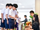 พิธีหล่อเทียนพรรษา เนื่องในวันอาสาฬหบูชาและวันเข้าพรรษา ประจ ... Image 110