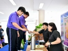 พิธีหล่อเทียนพรรษา เนื่องในวันอาสาฬหบูชาและวันเข้าพรรษา ประจ ... Image 135
