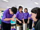 พิธีหล่อเทียนพรรษา เนื่องในวันอาสาฬหบูชาและวันเข้าพรรษา ประจ ... Image 139