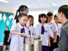 พิธีหล่อเทียนพรรษา เนื่องในวันอาสาฬหบูชาและวันเข้าพรรษา ประจ ... Image 167