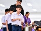 พิธีหล่อเทียนพรรษา เนื่องในวันอาสาฬหบูชาและวันเข้าพรรษา ประจ ... Image 176