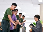 พิธีหล่อเทียนพรรษา เนื่องในวันอาสาฬหบูชาและวันเข้าพรรษา ประจ ... Image 184