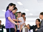พิธีหล่อเทียนพรรษา เนื่องในวันอาสาฬหบูชาและวันเข้าพรรษา ประจ ... Image 186