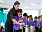 พิธีหล่อเทียนพรรษา เนื่องในวันอาสาฬหบูชาและวันเข้าพรรษา ประจ ... Image 202