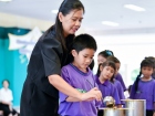 พิธีหล่อเทียนพรรษา เนื่องในวันอาสาฬหบูชาและวันเข้าพรรษา ประจ ... Image 204