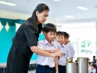 พิธีหล่อเทียนพรรษา เนื่องในวันอาสาฬหบูชาและวันเข้าพรรษา ประจ ... Image 217
