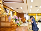 พิธีถวายเทียนพรรษา เนื่องในวันอาสาฬหบูชาและวันเข้าพรรษา ประจ ... Image 6