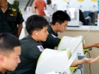 นักศึกษาวิชาทหารร่วมบริจาคโลหิตตามโครงการ “เติมโลหิต เพื่อชา ... Image 3